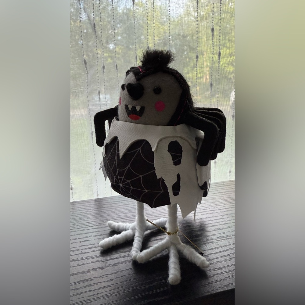 2024 TARGET “HYDE & EEK” COLLECTIBLE BIRD - SKITTER